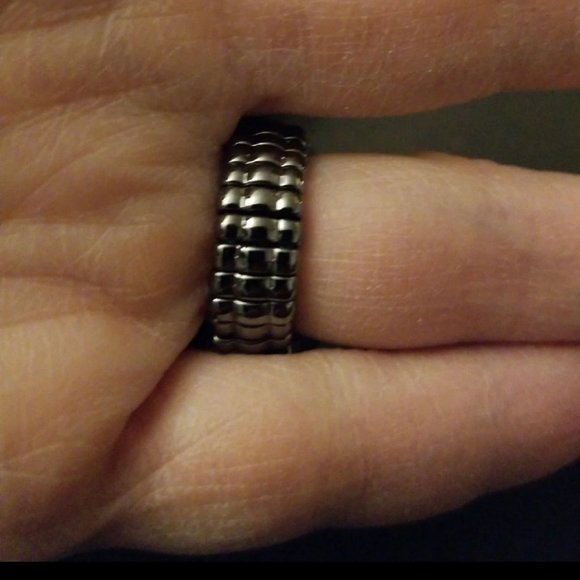 Ring - Picture 3 of 5